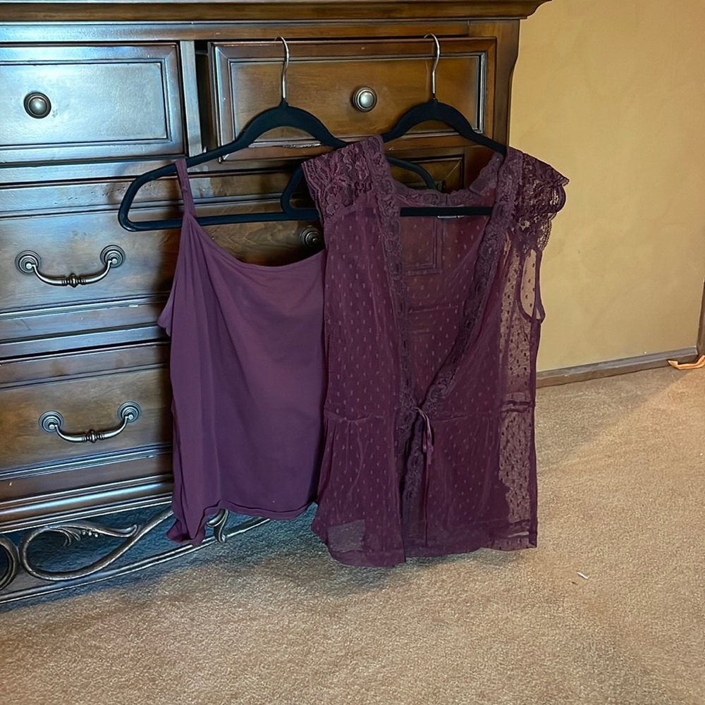 Apt.9 Maroon 2 pc. adjustable spaghetti strap camisole w. lace overlay. L $15
